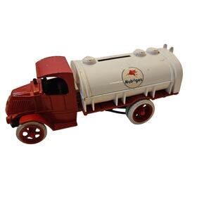 ERTL replica Mack 1926 Bull Dog Mobilgas tanker bank - missing bottom stopper